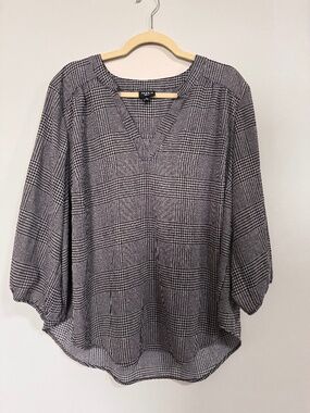 torrid Black & White Glen Plaid V-Neck Blouse
